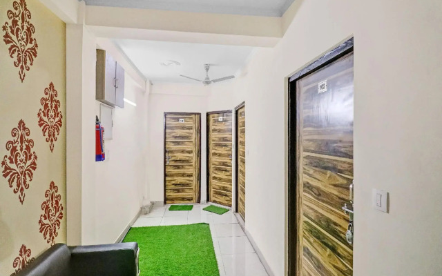 OYO 86348 Hotel crossing republik
