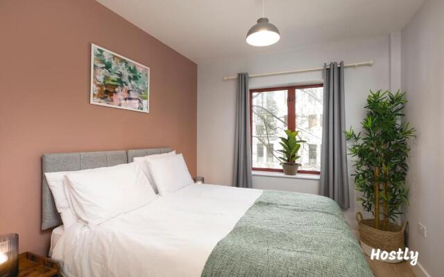 Wesley Gate Apartments - Building 3, by Hostly