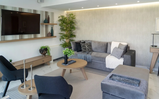 The Lop Athens Holiday Luxury Suites