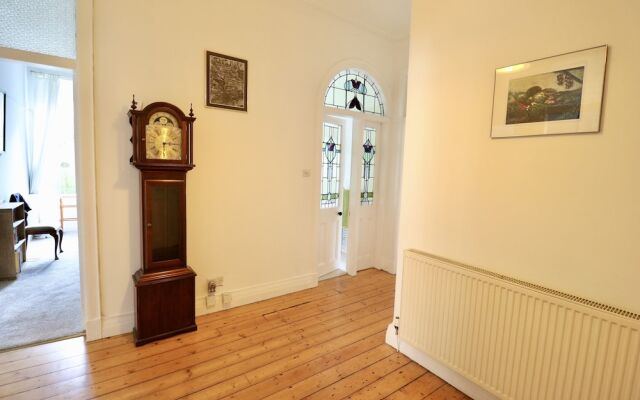 Period Deco flat in west end