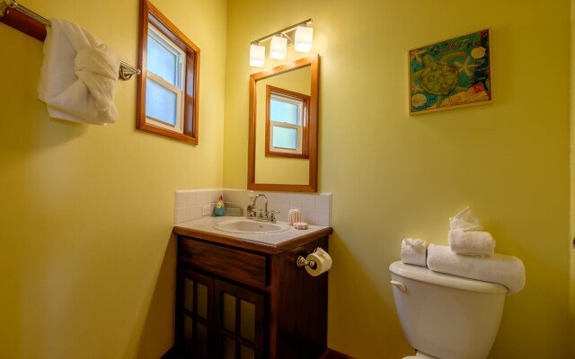 Casa De Bonita 4 Bedroom Home by RedAwning