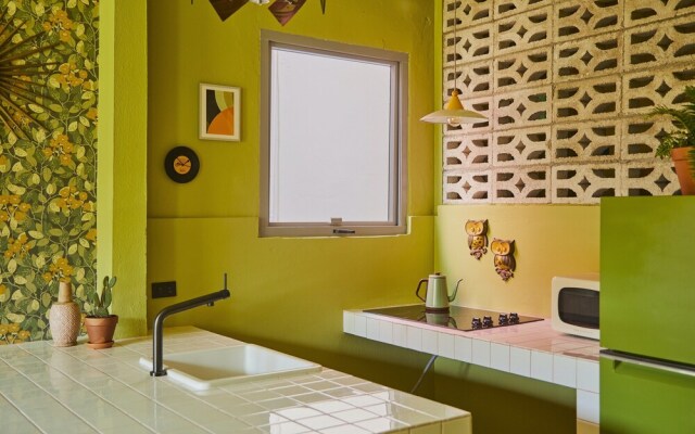 MOOD HAUS by DW - 70's Retro Stays