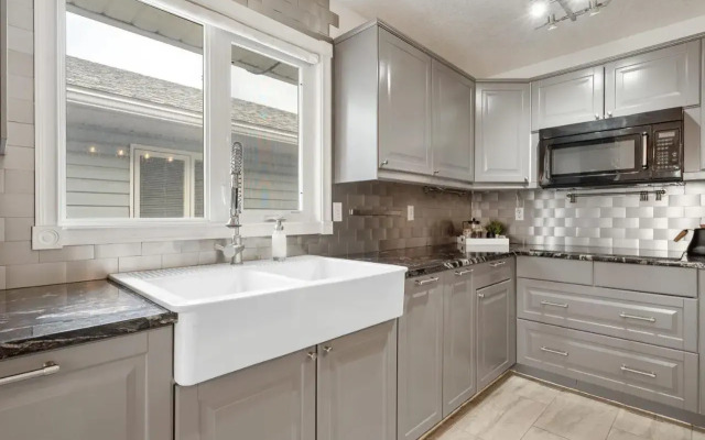 Dino Roar I Sleeps 12 I New