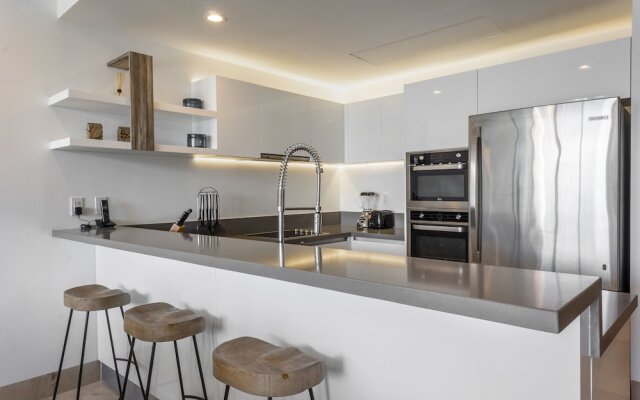 Oceana Luxury by Homing Bird