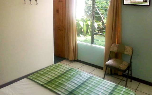 Gaudys Backpackers - Hostel