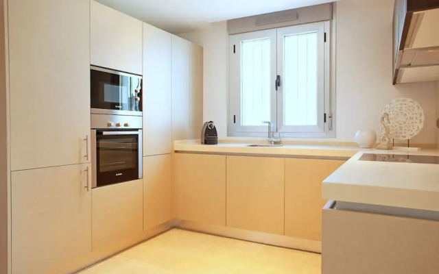 Spacious Apartment With Garden