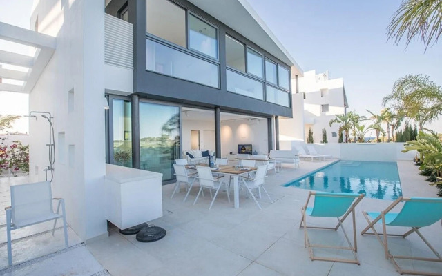 Villa Charlize AQ WP7