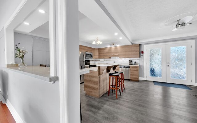 Park Bungalow #4 - Seacliff Beach Suites