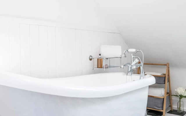 The Old Manse, Loch Ness (highland-escape)