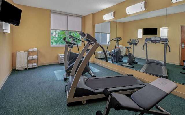 La Quinta Inn & Suites by Wyndham Naples Downtown