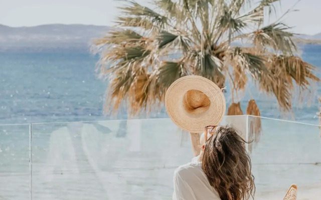 Ostrako Beachside Suites