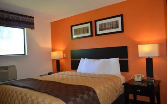 Enfirld Inn and Suites Bradley Airport