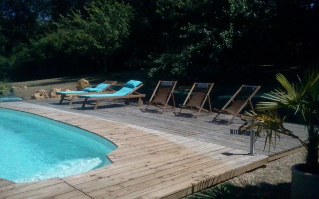 Le Clau Des Cerisiers