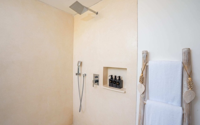 Villa Zahka – Guest Rooms – Pererenan
