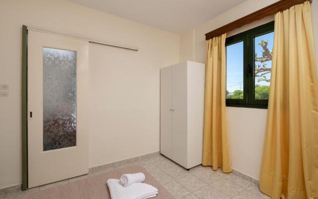 Petrakis Afrathias garden house