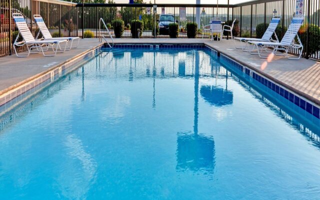 Holiday Inn Express Hurricane by IHG