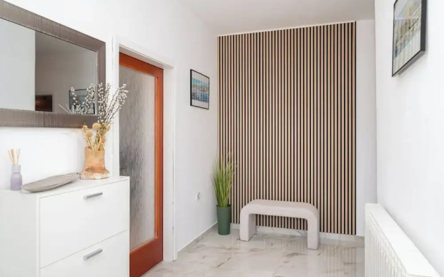 Spacious 2 Bedroom Apartment With Balcony
