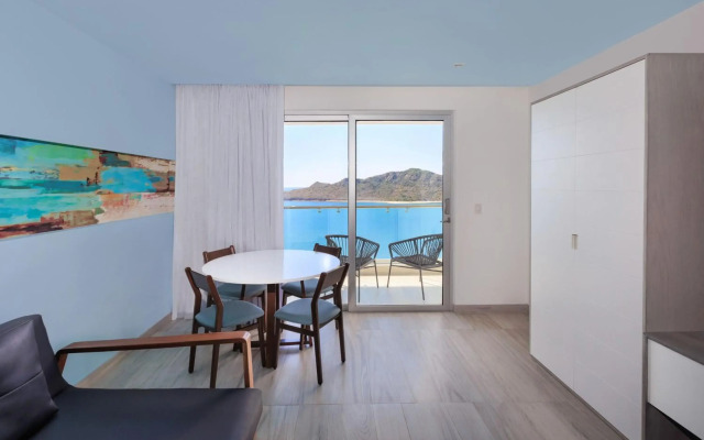 Courtyard By Marriott Mazatlan Beach Resort