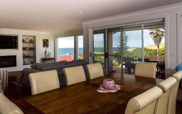 WHALE WATCH FOR FOUR Gerringong 4pm check out Sundays