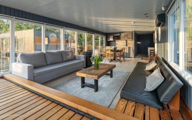 Houseboat - best place in Prague