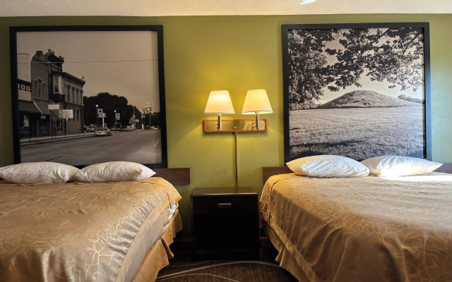 Super 8 by Wyndham Normal Bloomington