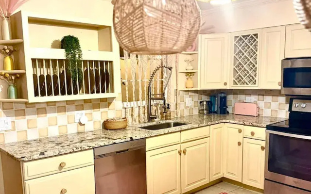4 Bedroom Studio Luxury Suite