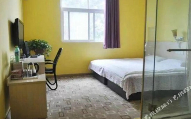 Chongqing Qinwen 168 Business Hotel