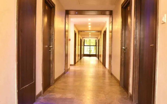 OYO 1535 Hotel Bee Town