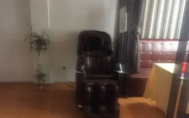Xinyang Blue Moon Hotel