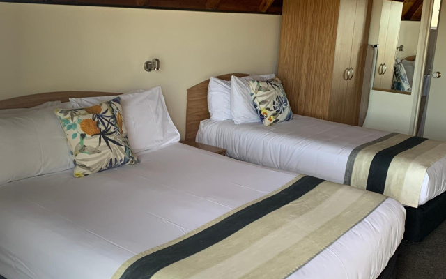 Mountain Chalets Motel – Guest Rooms – Twizel
