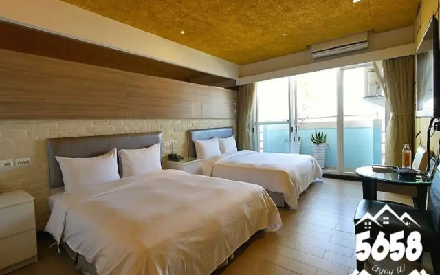 R8 Eco Hotel