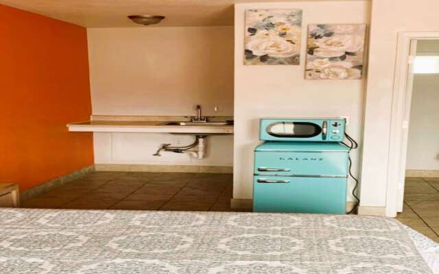 Royal Gateway Motel By OYO