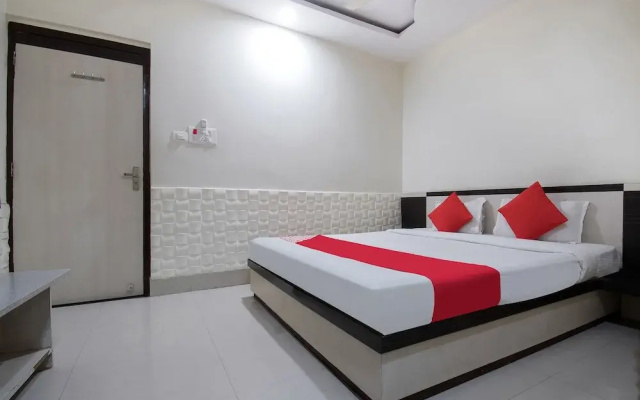 Hotel Aarav Plaza by OYO Rooms