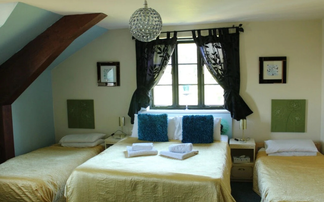 The Crown Lodge and Restaurant
