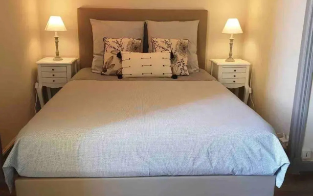 Charming Studio Overlooking a Beautiful Garden (Adults Only)