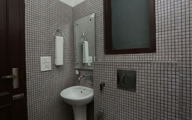 OYO 22867 Crystal Residency
