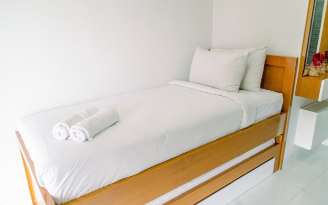 Minimalist and Homey Studio Room at Amazana Serpong Apartment – Guest Rooms – South Tangerang
