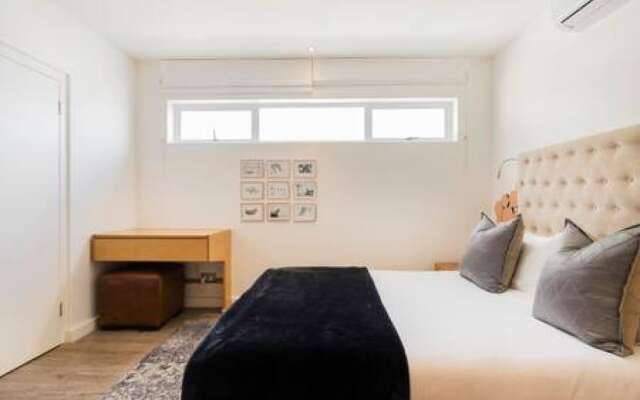 Beautiful Holiday Apartment Overlooking the Beach Modoco