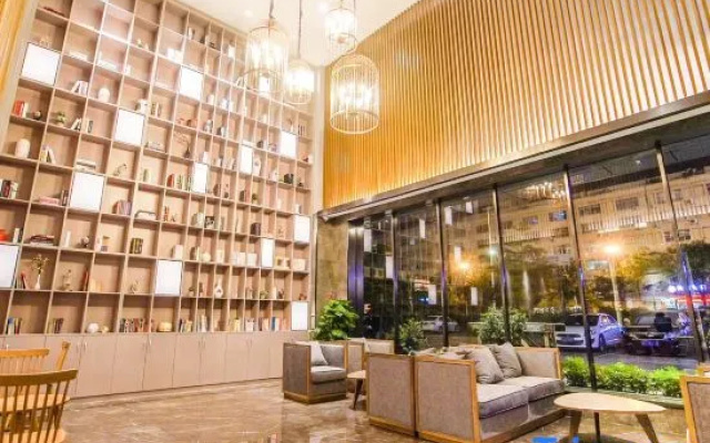 Yijia Bauhinia Hotel