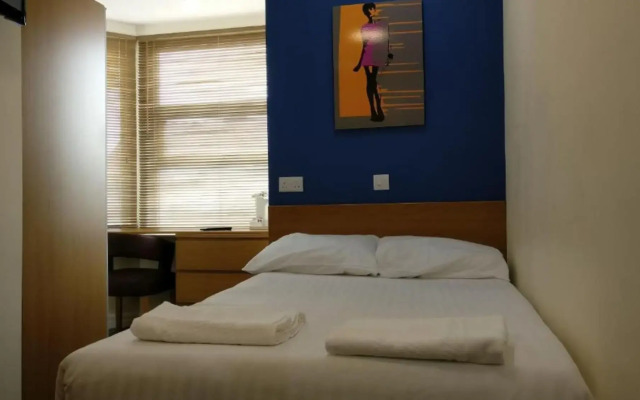 OYO Wave Crest Hotel