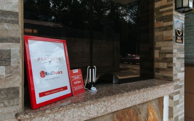 RedDoorz Premium @ Trece Indang Road