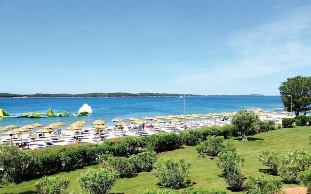 Carefully Furnished Bungalow with 2 Bathrooms, 7km From Pula