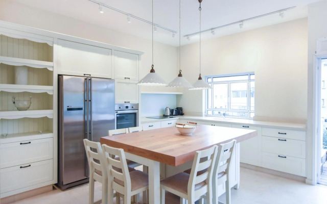 Spacious 2BR in Ben Gurion blvd by HolyGuest