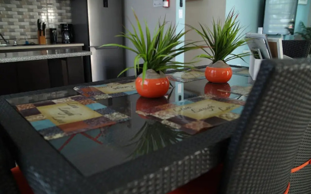 Tropical Breeze Escapes Couples Studio