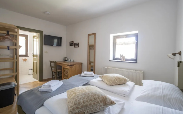 Berghi Hotel and Apartments