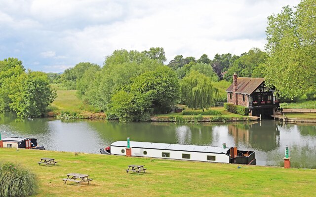 Shillingford Bridge Hotel