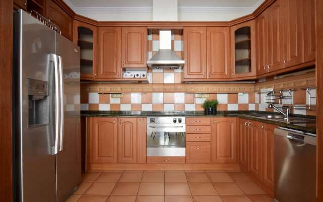 Luxury Apartment by Hi5 - Lovag Suites