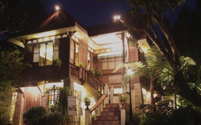 Sulyap Bed & Breakfast – Casa de Alitagtag Boutique Hotel