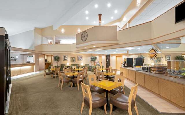 La Quinta Inn & Suites by Wyndham Salt Lake City - Layton