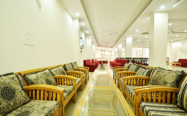 OYO 7372 Platinum Inn